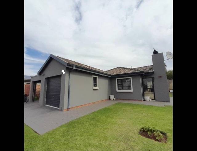 3 BEDROOM HOUSE FOR SALE IN CLAYVILLE